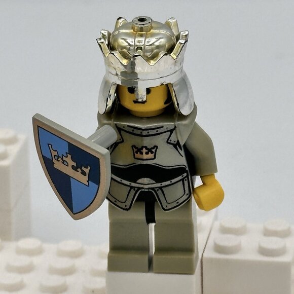 RARE LEGO Castle Crown King Minifigure – Fantasy Era Knight with Shield! - Picture 1 of 10